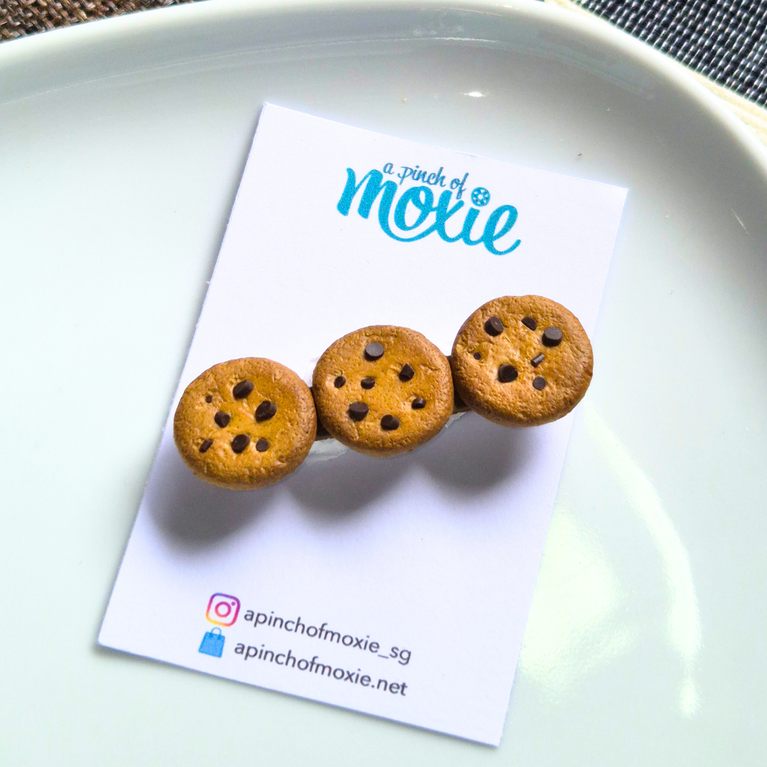 Crumbs: Chocolate Chip Cookie Long Brooch