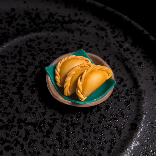 Crumbs: Epok-epok on a Plate